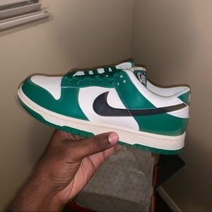 NIKE DUNK LOW SE LOTTERY